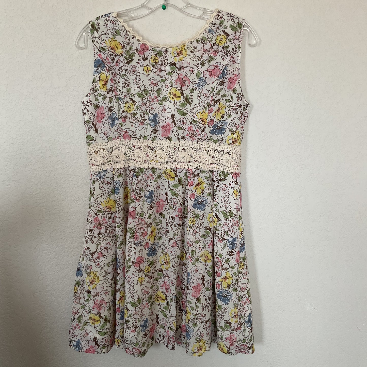 Custom Made Floral Summer Girls Dress Size S(10/12).