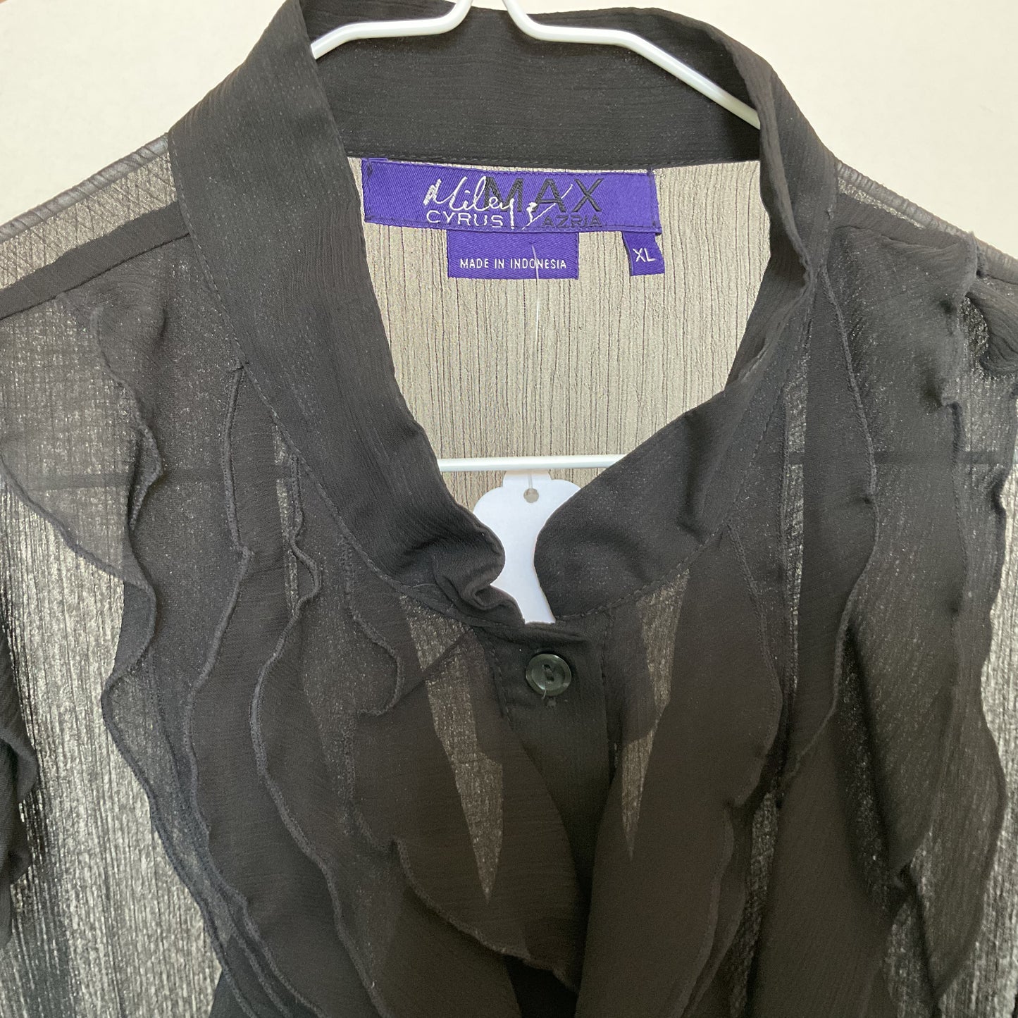 Miley Cirus Max Azria Women’s Ruffled Blouse Size XL.