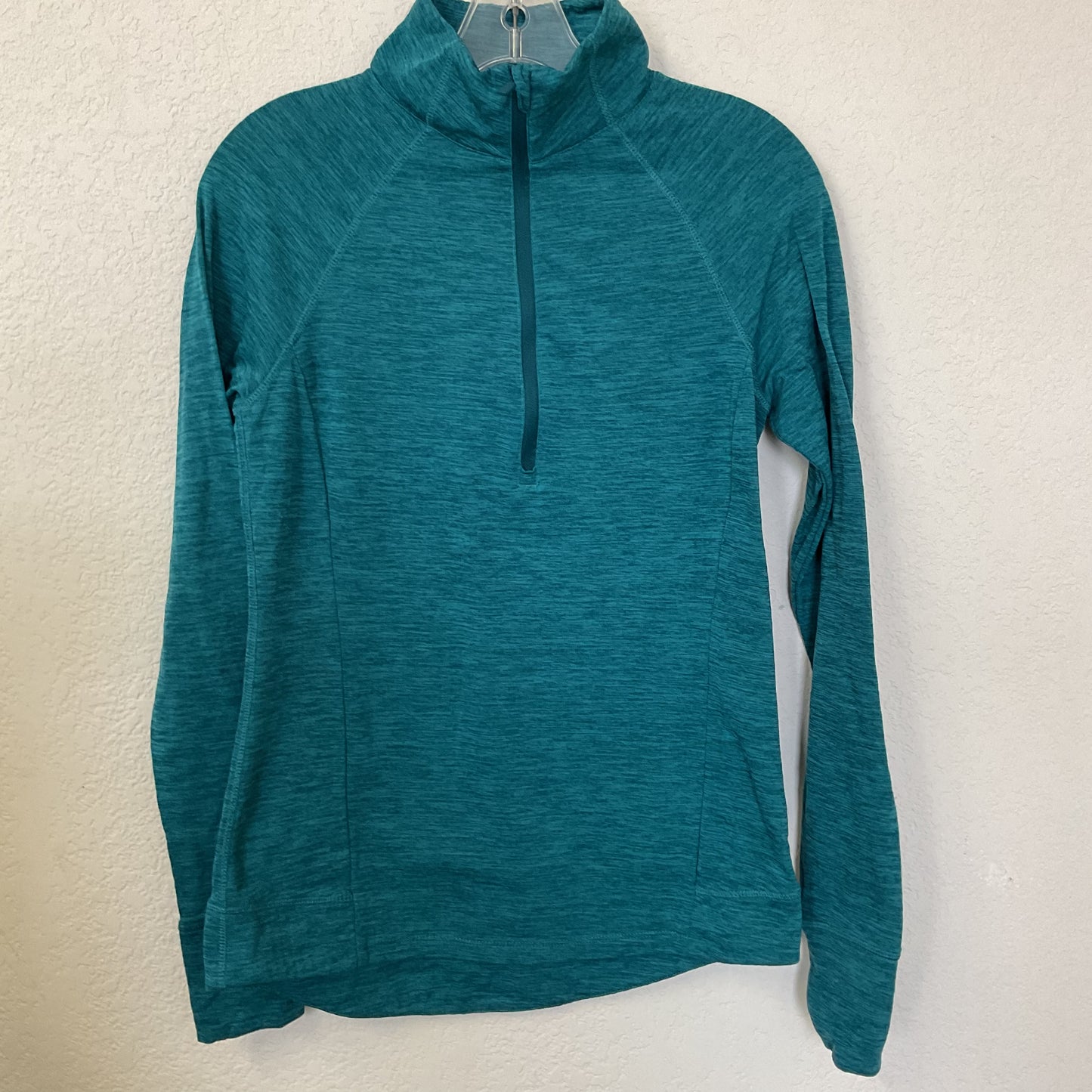 Avia Women’s  Pullover Sports Top Size M.