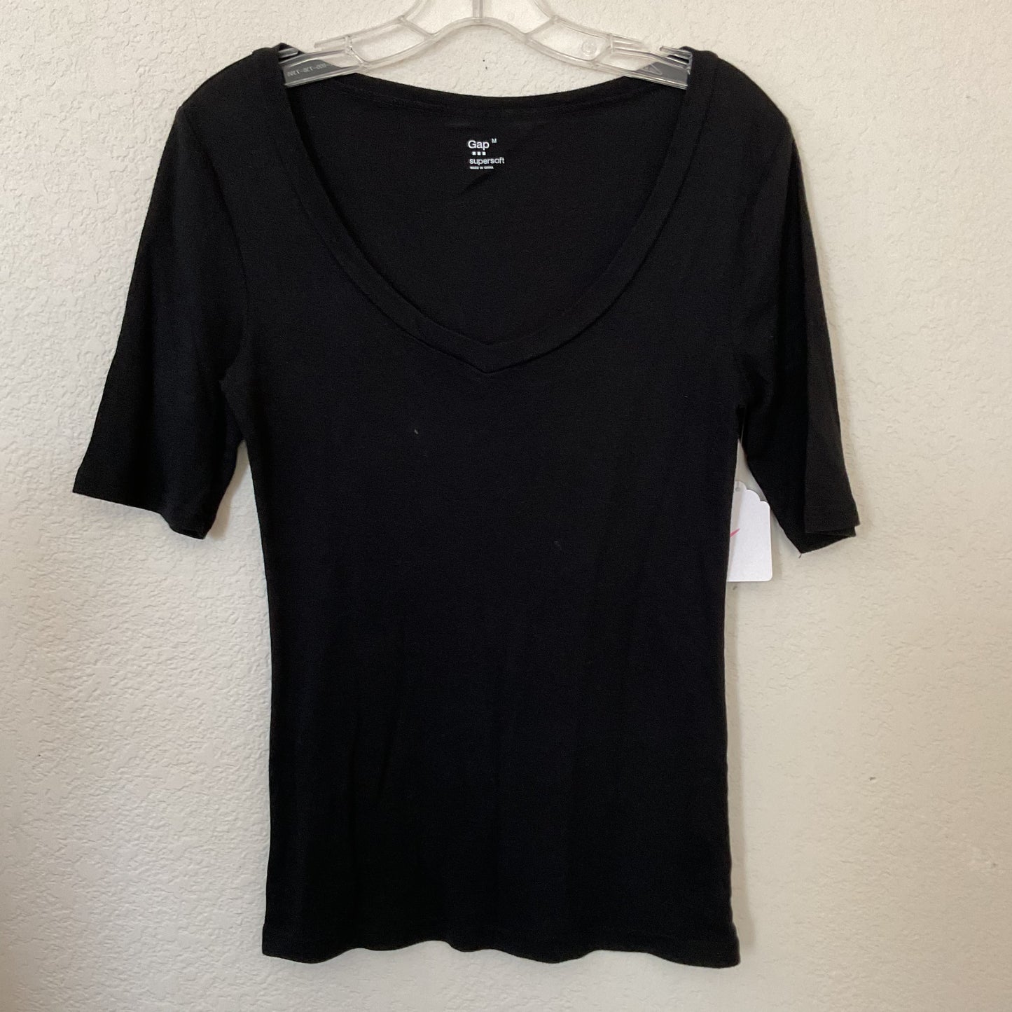 Gap Super Soft V Neck Women’s Basic T-shirt Size M.