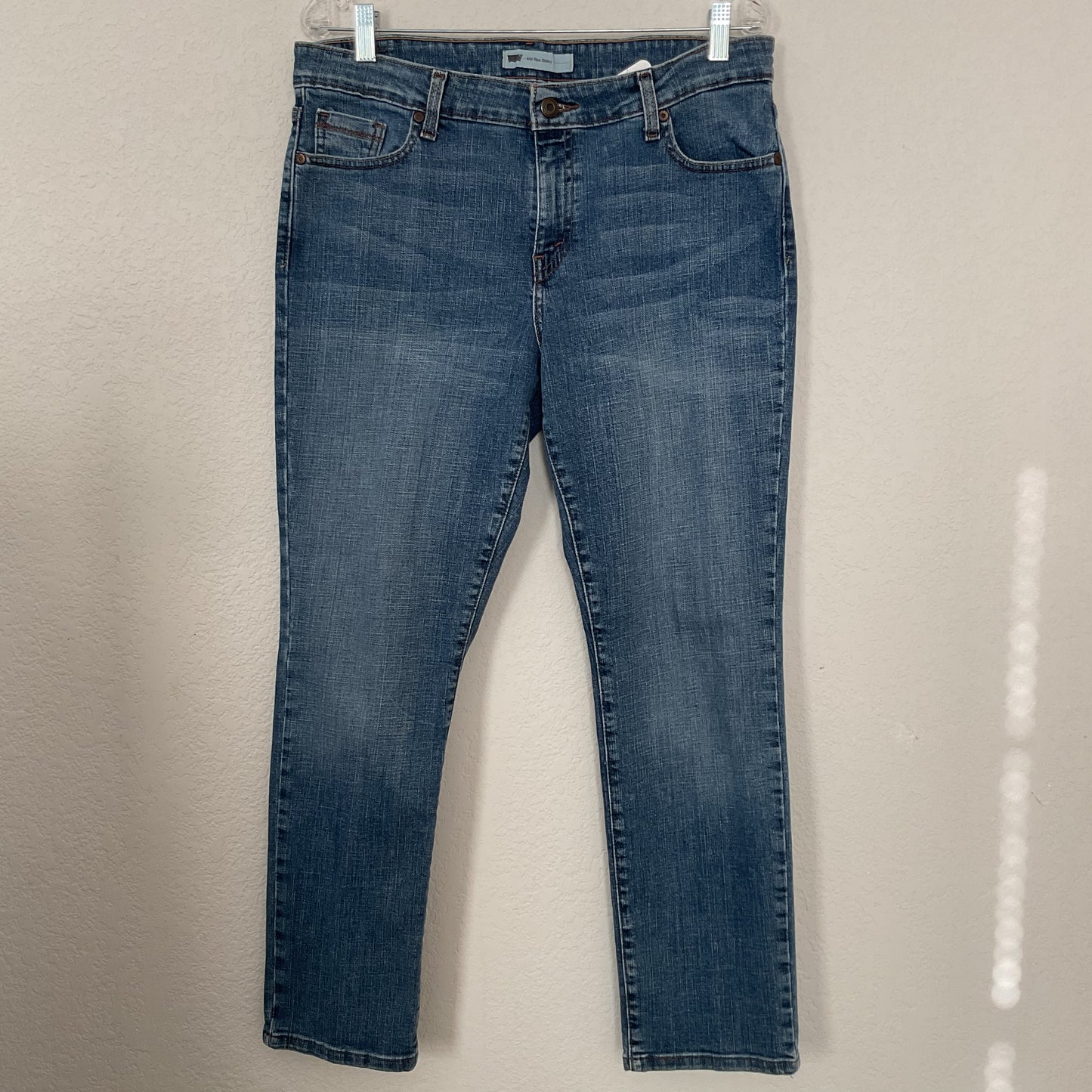 Levi’s Mid-rise Skinny Women’s Jeans Size 12.