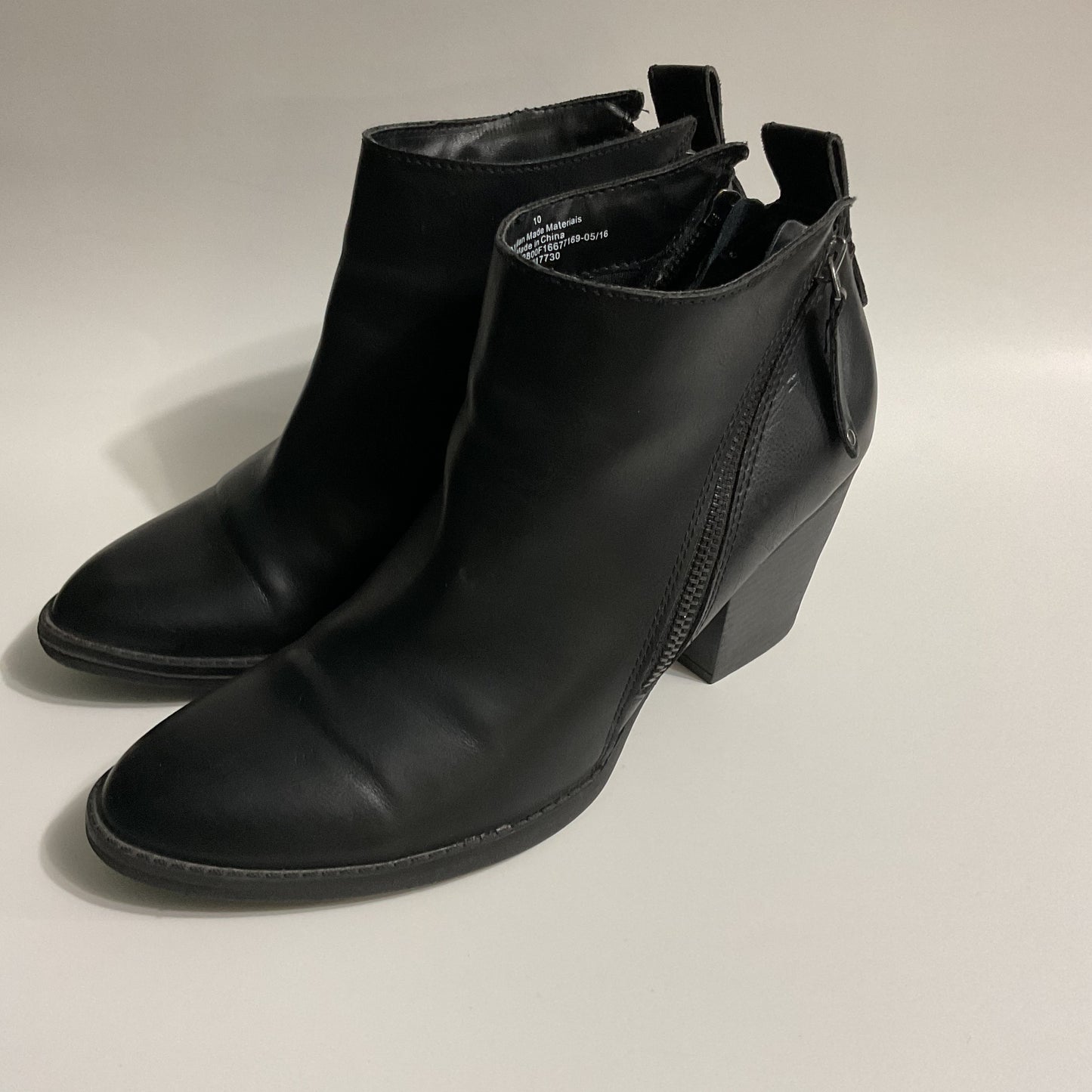 Dolce Vita Black Zippered Women’s Booties Size 10.