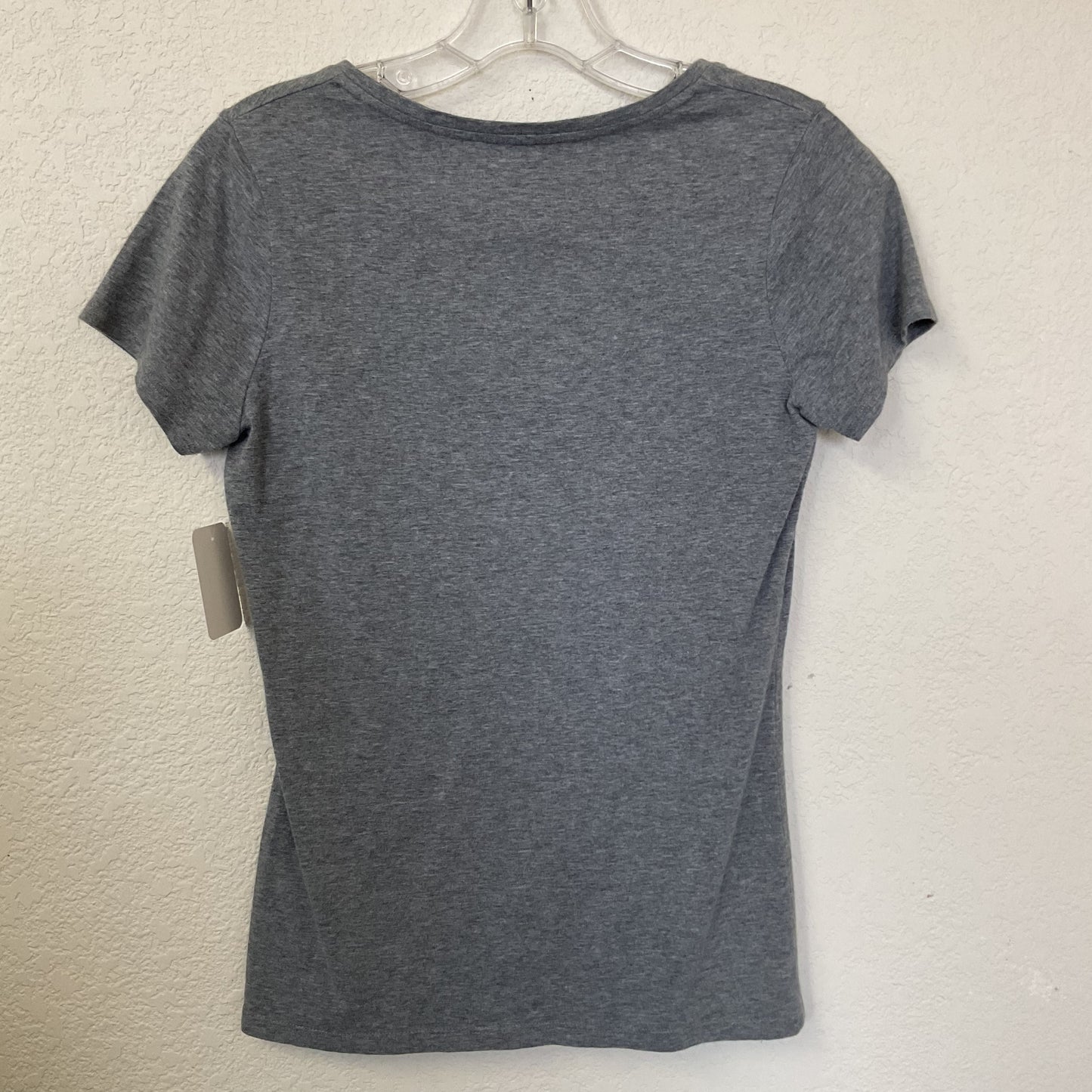 Mossimo Basic V-neck Women’s Fitted T-shirt Size S.