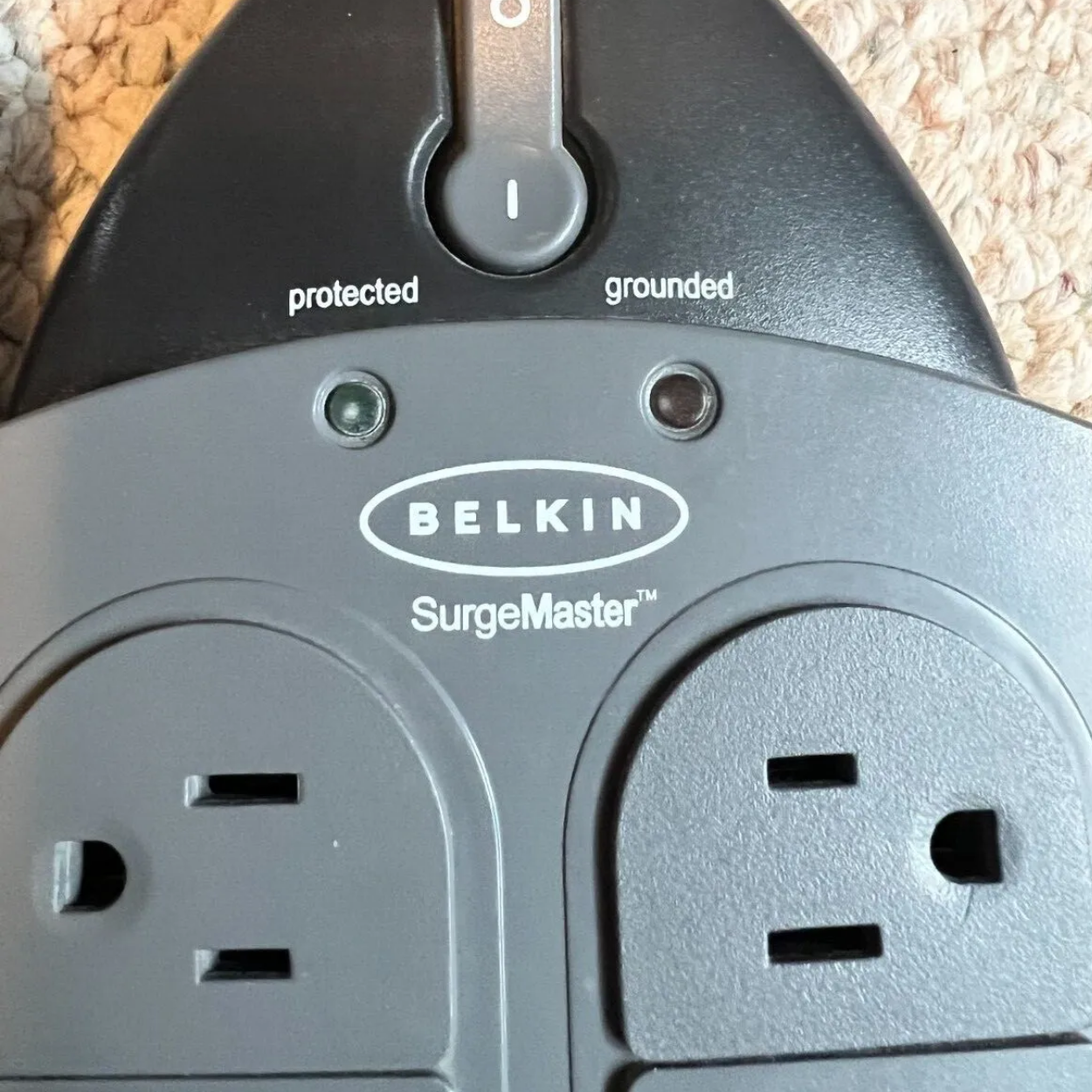 Belkin SurgeMaster surge protector 9 outlets 2 unswitched protected grounded