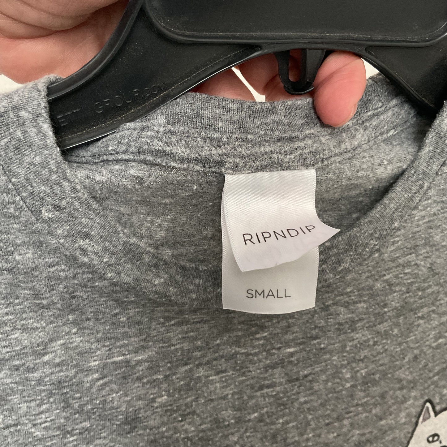 RipNDip Cat On The Pocket Graphic Men’s T-shirt Size S.