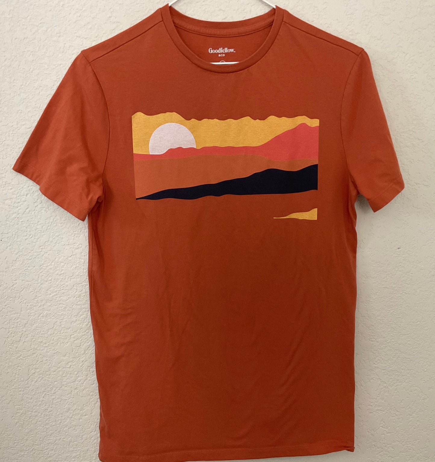 Goodfellow & Co Men’s Graphic T-shirt Size S.