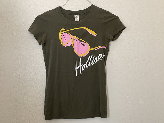 Hollister Sunglasses  Graphic Women’s T-Shirt Size M.