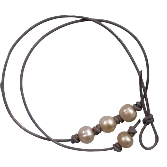 Leather And Pearl Necklace With Three Pink Pearls