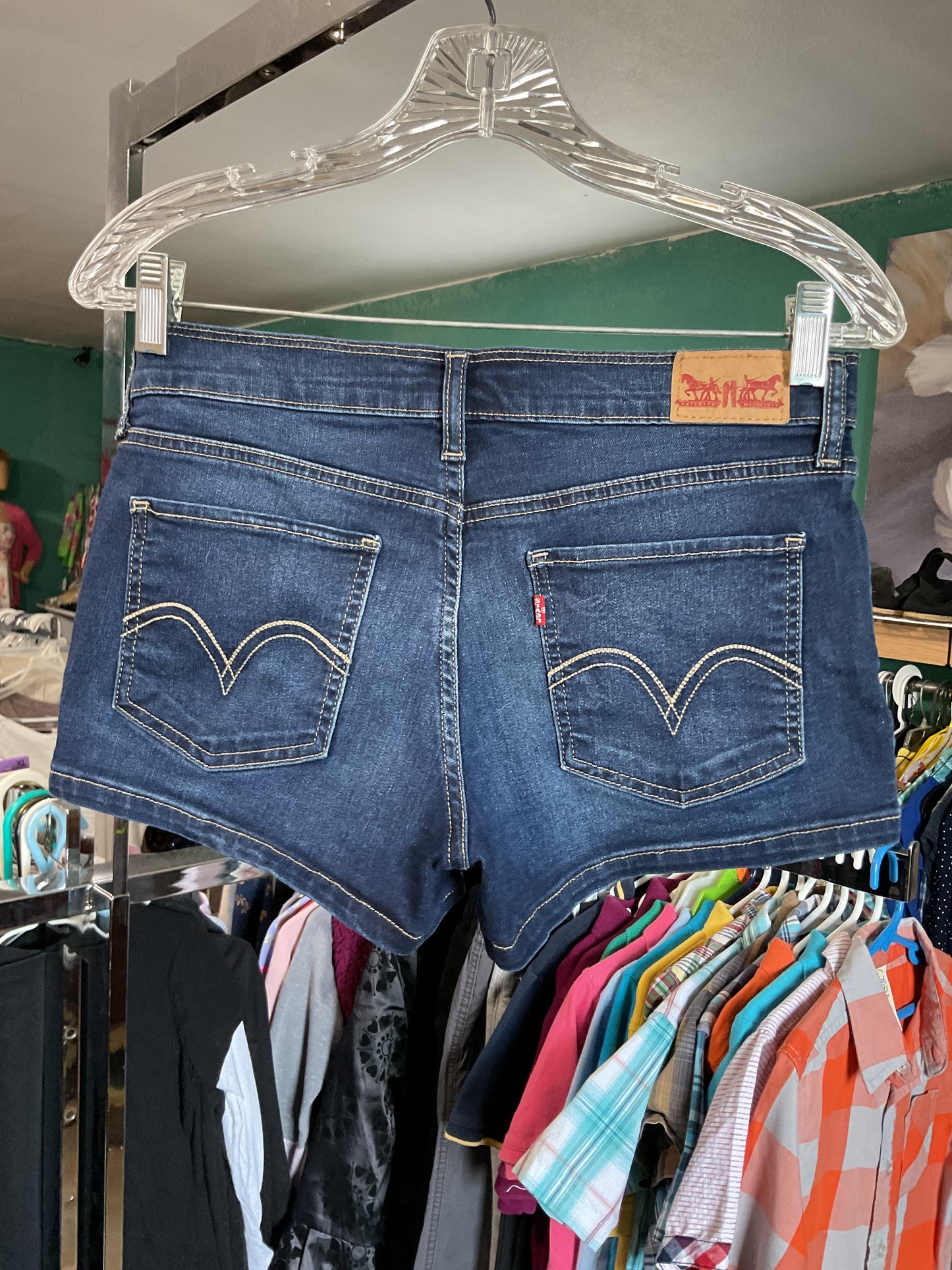 Levi’s Misses Classic Denim Shorts Size 7