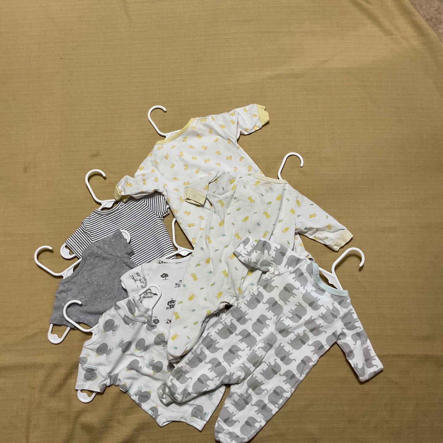 Neutral Themed 7 Piece Baby Wardrobe Size 0-3 Months