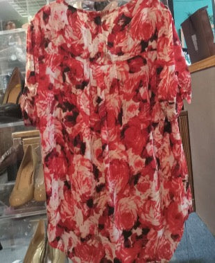 CHAUS New York Beautiful Red Flowers Blouse Size S