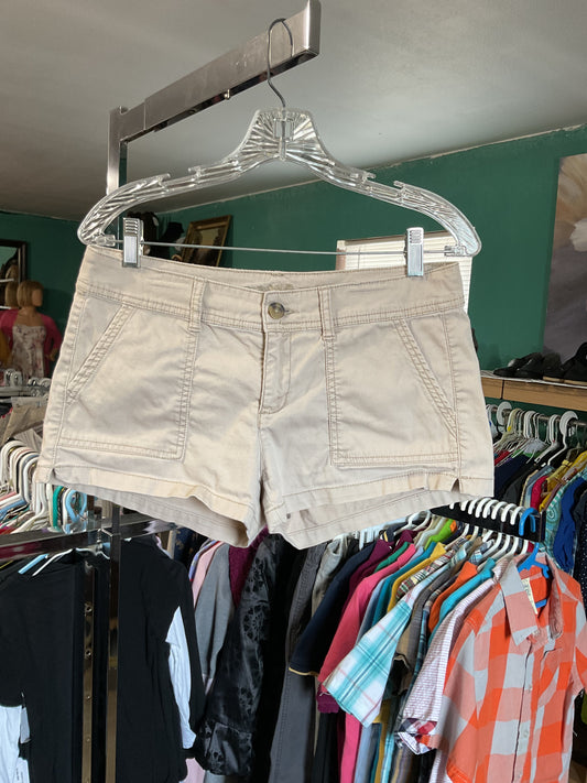 Arizona Cream Misses Shorts Size 9