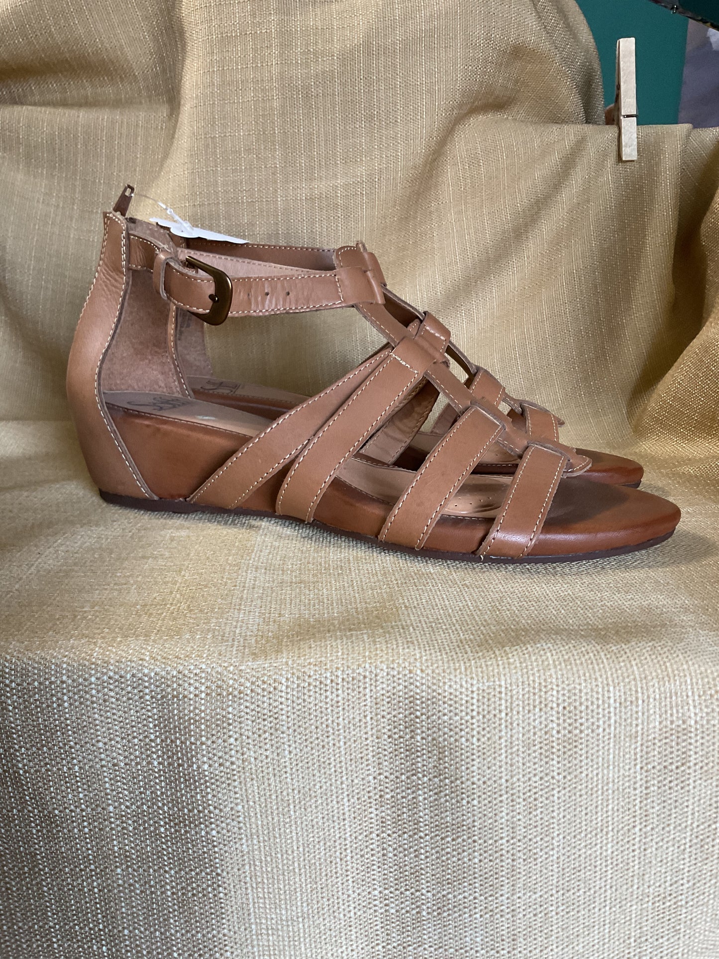 Söft Women’s Strapped Leather Sandals Size 8