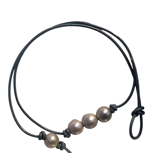 Leather And Pearl Necklace With Three Gray Pearls