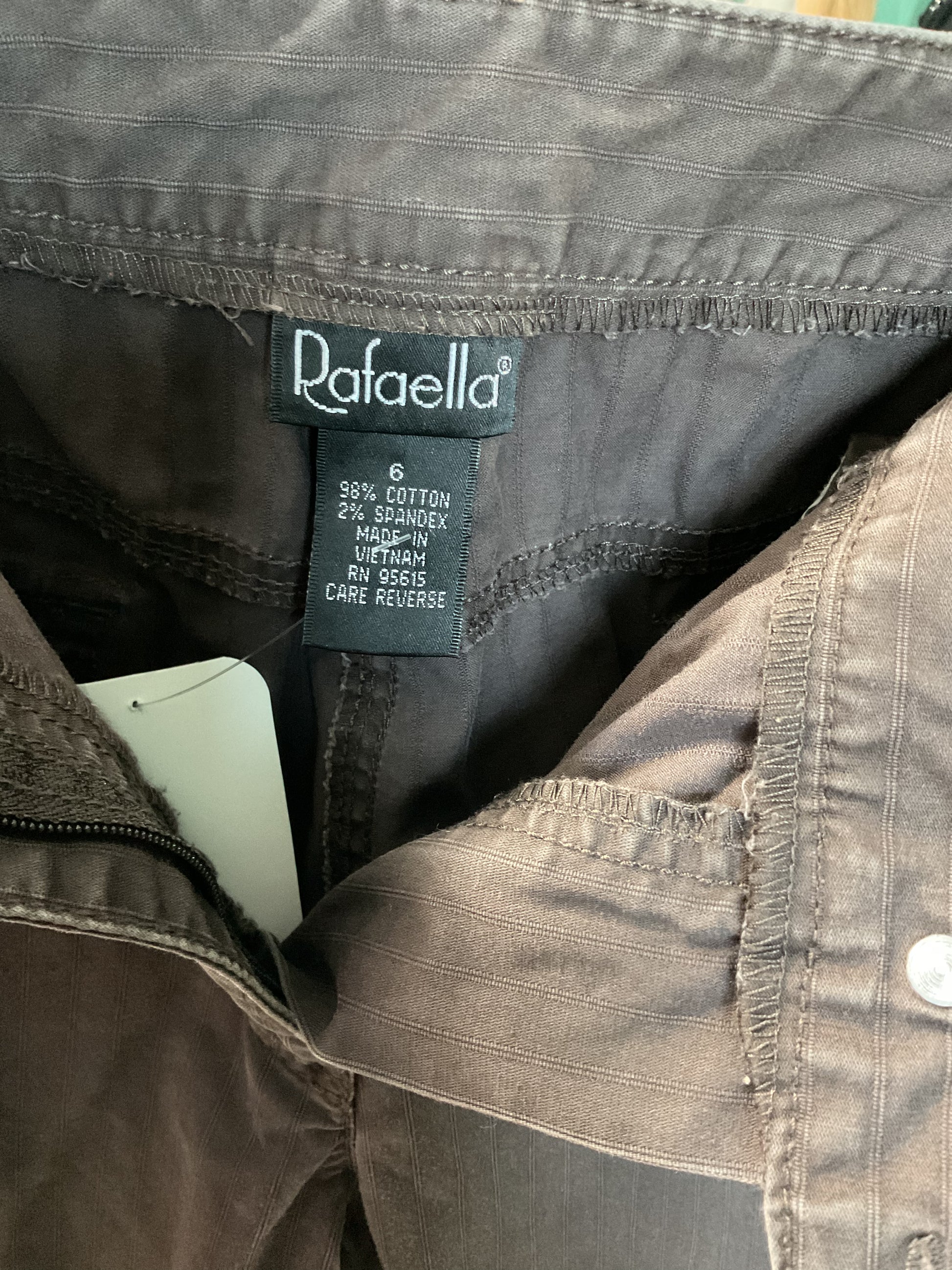 Rafaella Women's Capri Pants Size 6 – SoTex Thrift Store