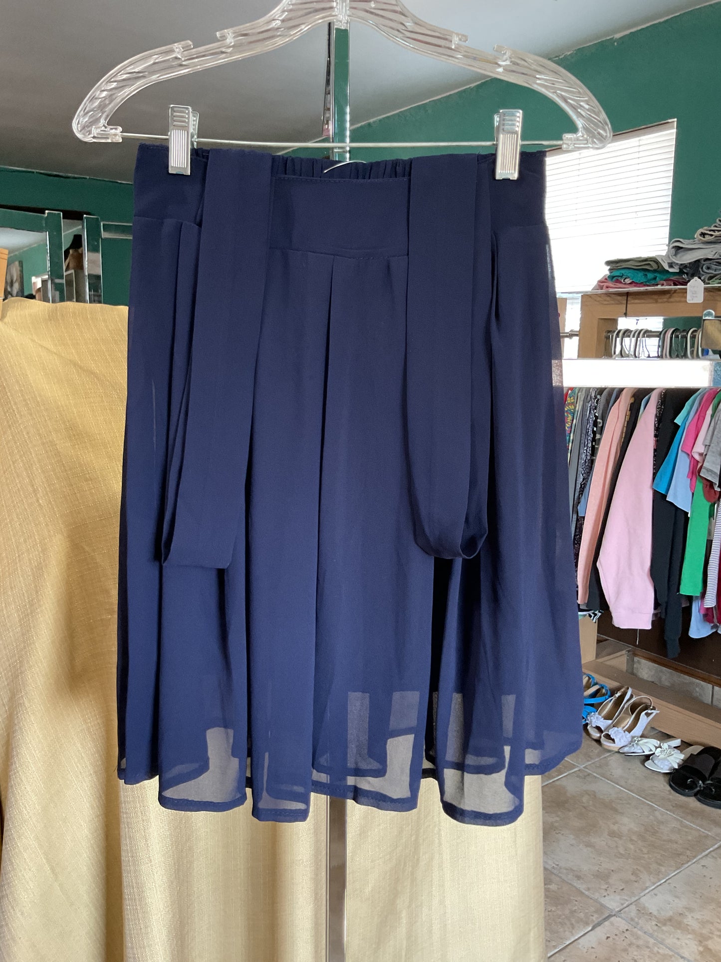 School Style Sheer Planks And Suspenders Women’s Skirt Size M.